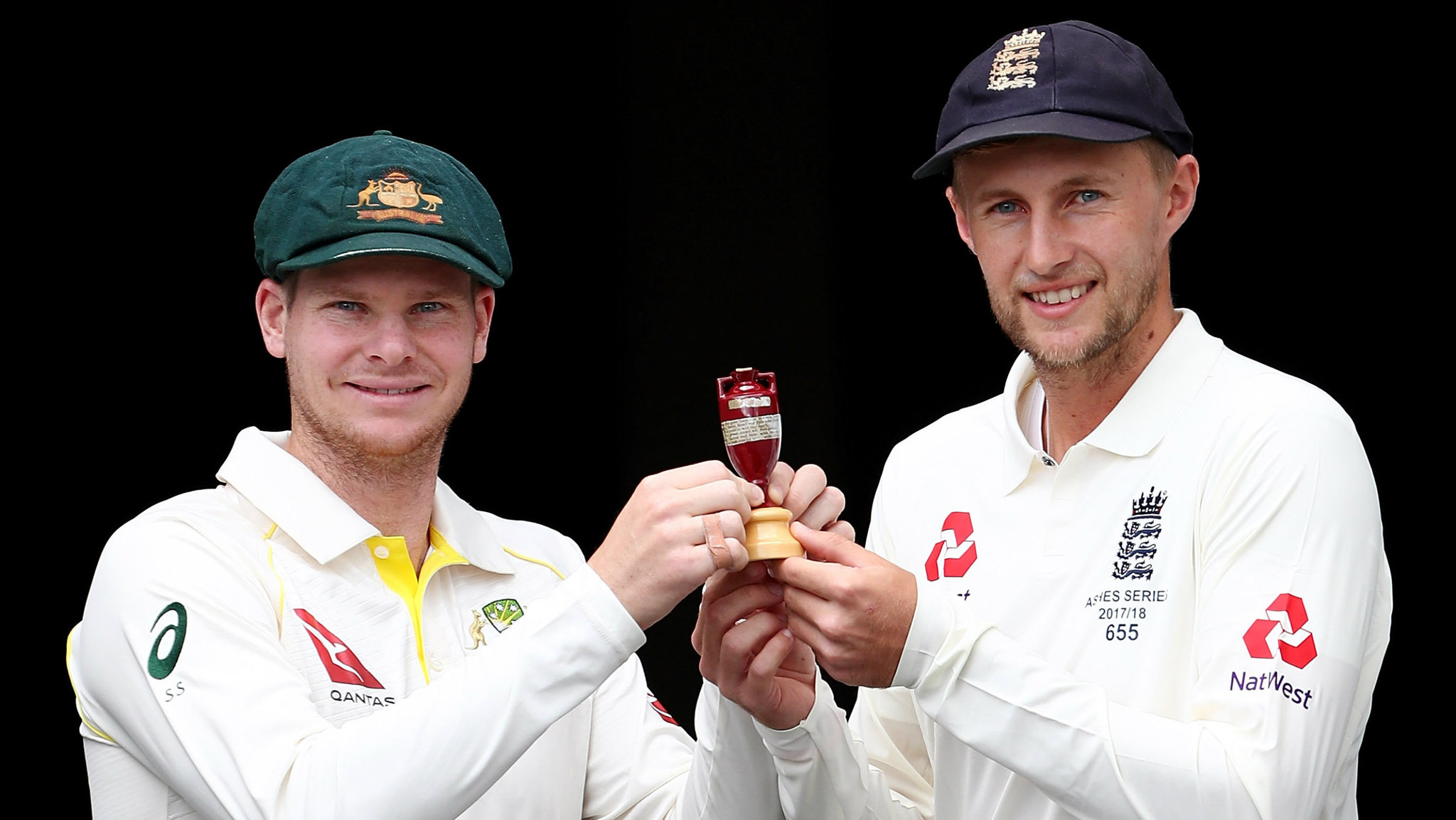 steve-smith-joe-root-ashes-urn_r2esqqdbgpsu1d61fp9m7omg6.jpg