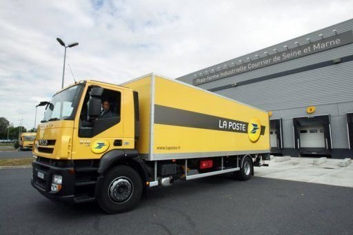 1971260860_camionLaPoste.jpg.1f0e6de77b785de5b72122c65355124a.jpg