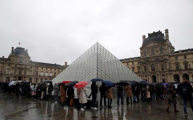 2020-03-01T180544Z_1_LYNXMPEG20216_RTROPTP_4_CHINA-HEALTH-FRANCE-LOUVRE.JPG