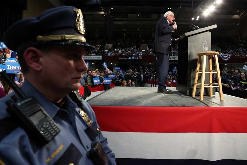 2020-03-03T122339Z_1_LYNXMPEG220XX_RTROPTP_4_USA-ELECTION-SANDERS.JPG
