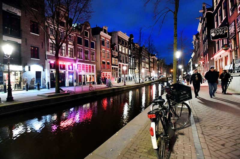 2020-03-15T210026Z_1_LYNXMPEG2E0Y5_RTROPTP_4_HEALTH-CORONAVIRUS-NETHERLANDS.JPG