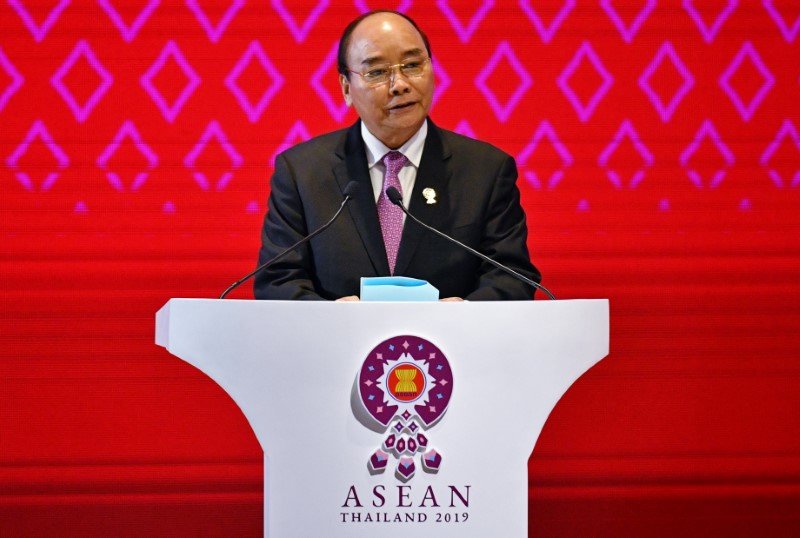 2020-03-23T090728Z_1_LYNXMPEG2M0QP_RTROPTP_3_ASEAN-SUMMIT-CLOSING.JPG