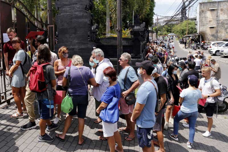 2020-03-23T145009Z_1_LYNXMPEG2M1HD_RTROPTP_3_HEALTH-CORONAVIRUS-BALI-IMMIGRATION.JPG