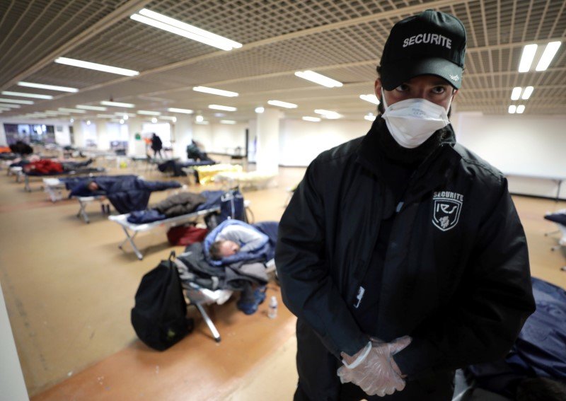 2020-03-24T211016Z_1_LYNXMPEG2N28M_RTROPTP_3_HEALTH-CORONAVIRUS-FRANCE-HOMELESS.JPG