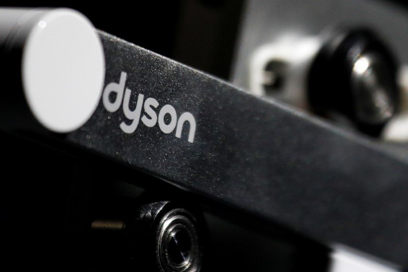 2020-03-25T224832Z_1_LYNXMPEG2O2MB_RTROPTP_3_HEALTH-CORONAVIRUS-BRITAIN-VENTILATORS-DYSON.JPG