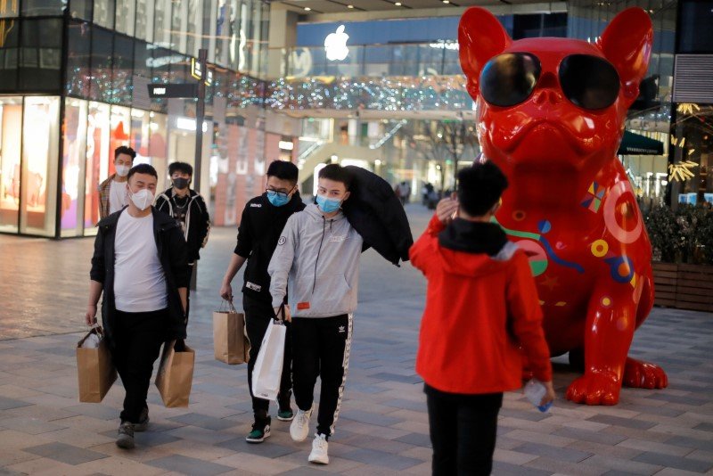 2020-03-26T001741Z_1_LYNXMPEG2P018_RTROPTP_3_HEALTH-CORONAVIRUS-CHINA-RETAIL.JPG
