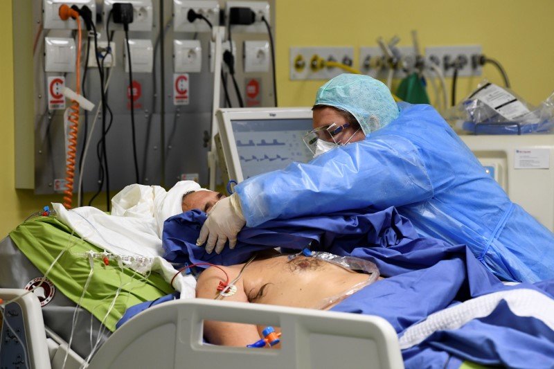 2020-03-27T180537Z_2_LYNXMPEG2Q1SA_RTROPTP_3_HEALTH-CORONAVIRUS-ITALY-HOSPITAL.JPG