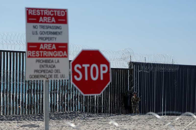 2020-03-31T215249Z_1_LYNXMPEG2U2GA_RTROPTP_4_HEALTH-CORONAVIRUS-USA-MEXICO.JPG
