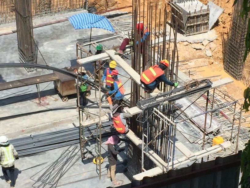 967262029_constructionworkers.jpg.a649a7f2fedcacf974ece9329bb6fdb0.jpg