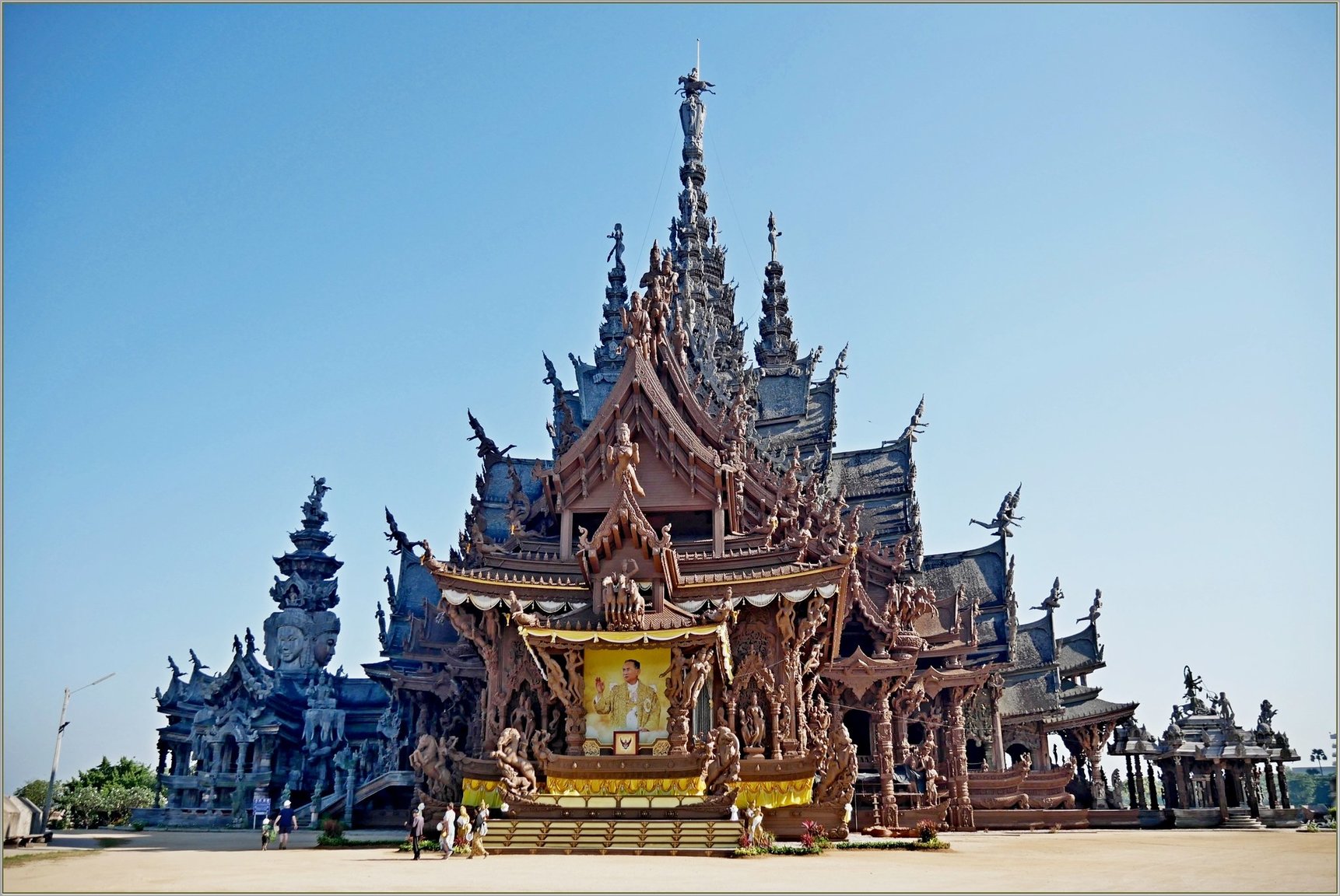 P1060129_Pattaya_truth_sanctuary.thumb.JPG.e3e9f3b5750488ff164536198f654e01.JPG