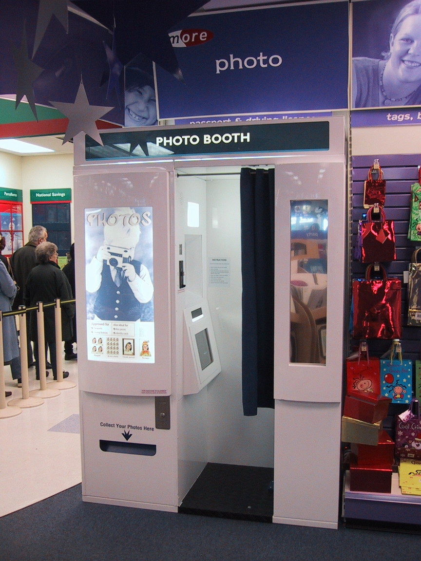 Photobooth_in_Bicester_2001.jpg