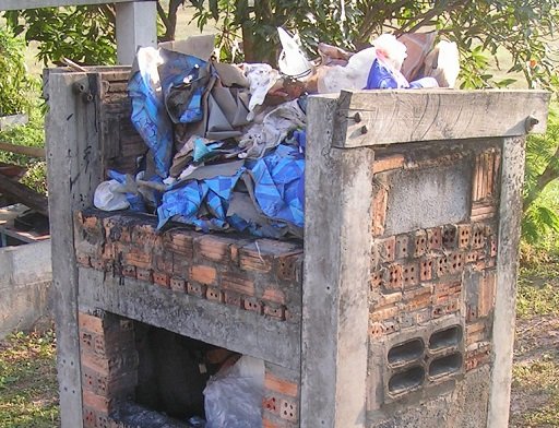 1234692756_trash01.jpg.49a47c65249c1e042d3d7260b0fe2009.jpg