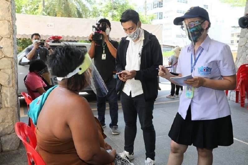 1377-N4-Apr-21-03-Three-homeless-aided-checked-at-field-hospital.jpg