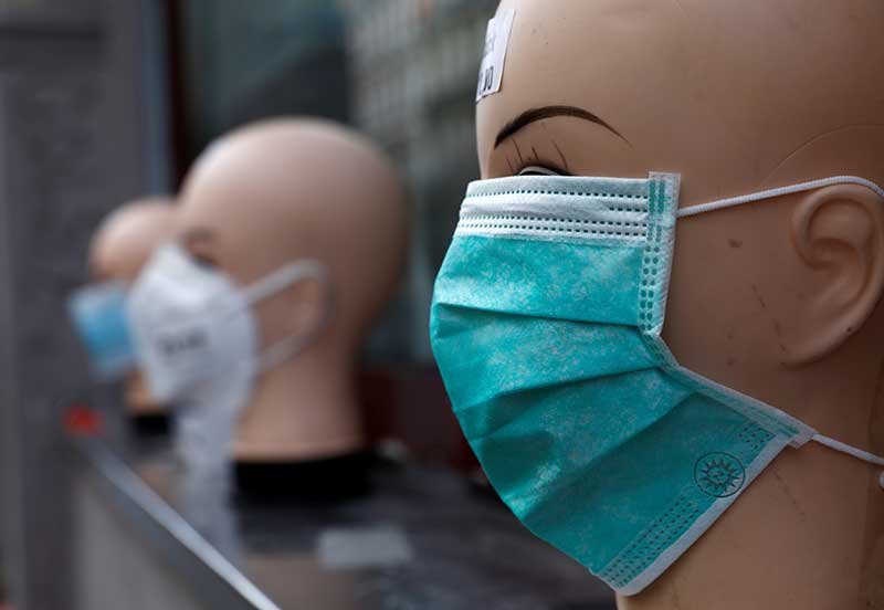 2020-04-05T222613Z_2_LYNXMPEG340MM_RTROPTP_4_HEALTH-CORONAVIRUS-MASKS-SCIENCE.JPG