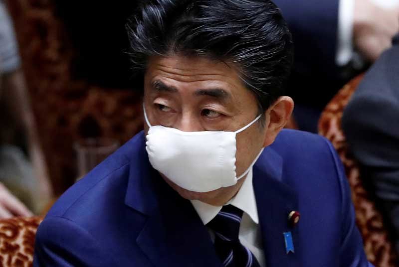 2020-04-05T231739Z_1_LYNXMPEG340ND_RTROPTP_4_HEALTH-CORONAVIRUS-JAPAN-MASKS.JPG