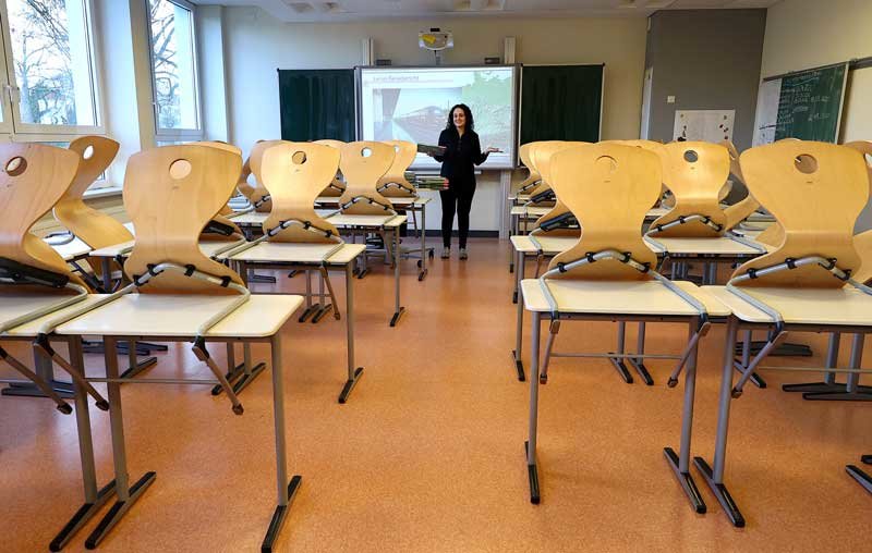 2020-04-06T223922Z_1_LYNXMPEG3523I_RTROPTP_4_HEALTH-CORONAVIRUS-SCHOOLS.JPG