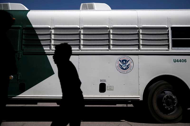 2020-04-07T202854Z_1_LYNXMPEG3628R_RTROPTP_4_HEALTH-CORONAVIRUS-USA-DEPORTATIONS.JPG