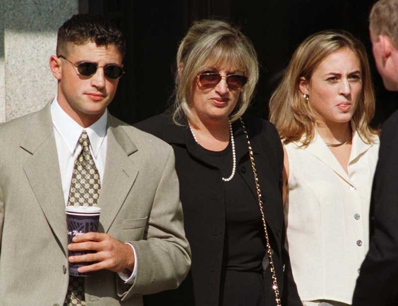 2020-04-09T003423Z_1_LYNXNPEG3800W_RTROPTP_4_UK-PEOPLE-TRIPP.JPG