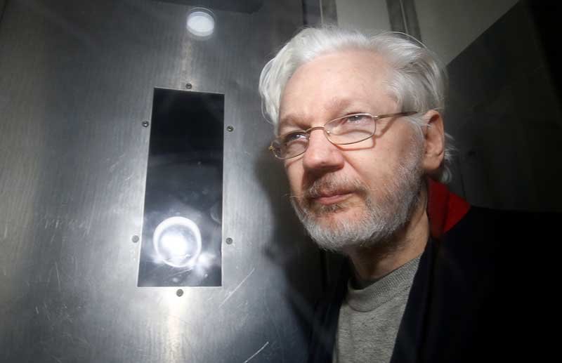 2020-04-12T152747Z_1_LYNXNPEG3B0GW_RTROPTP_4_BRITAIN-ASSANGE.JPG