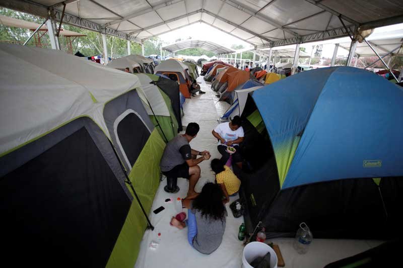 2020-04-16T010101Z_2_LYNXNPEG3E1Z3_RTROPTP_4_HEALTH-CORONAVIRUS-REFUGEE-HOSPITAL.JPG