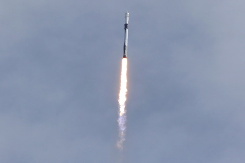 2020-04-17T183838Z_2_LYNXMPEG3G22L_RTROPTP_4_SPACE-EXPLORATION-SPACEX-LAUNCH.JPG