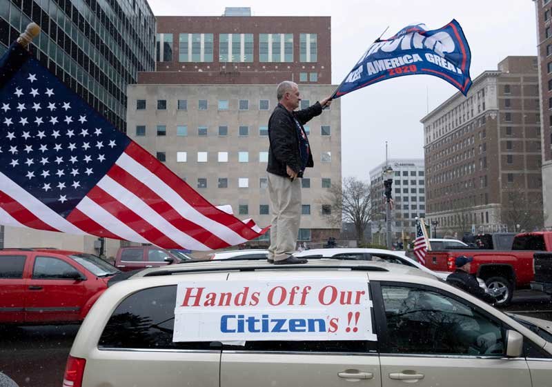 2020-04-21T234605Z_1_LYNXNPEG3K291_RTROPTP_4_HEALTH-CORONAVIRUS-TRUMP-PROTESTS.JPG