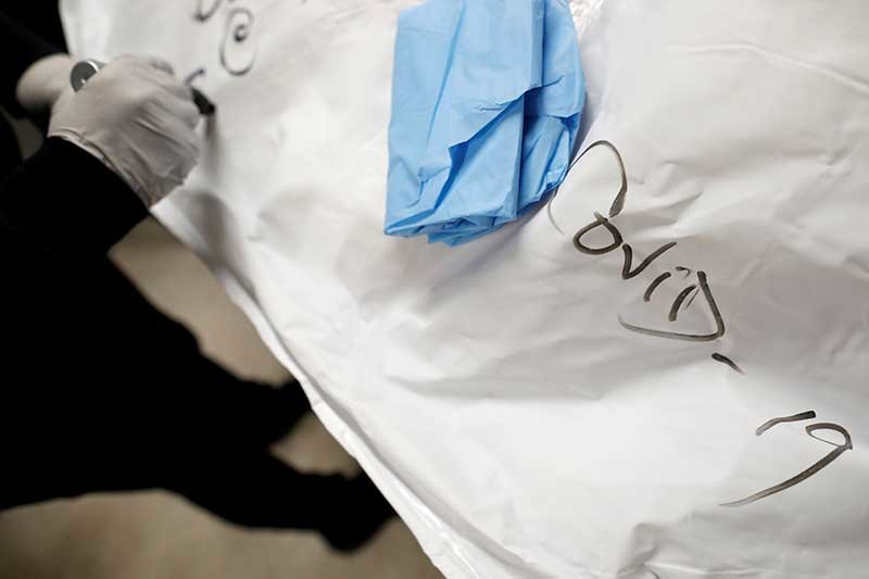 2020-04-22T172107Z_1_LYNXNPEG3L1VK_RTROPTP_4_HEALTH-CORONAVIRUS-USA-CASUALTIES.JPG