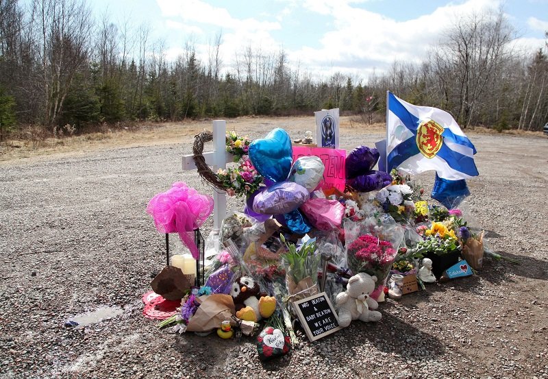 2020-04-24T170931Z_1_LYNXNPEG3N1XA_RTROPTP_4_CANADA-CRIME-NOVASCOTIA.JPG