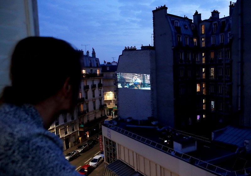 2020-04-25T040044Z_1_LYNXNPEG3O04B_RTROPTP_4_HEALTH-CORONAVIRUS-FRANCE-CINEMA.JPG