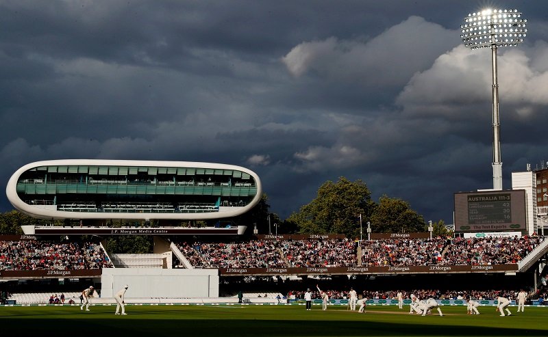 2020-04-25T152434Z_1_LYNXNPEG3O0H3_RTROPTP_4_HEALTH-CORONAVIRUS-ENGLAND-SPORT.JPG