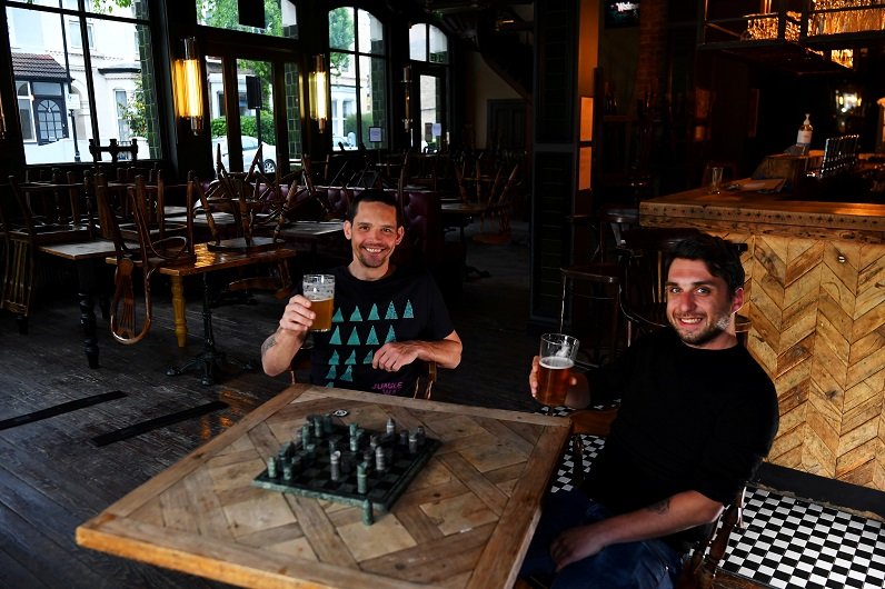 2020-04-29T075358Z_1_LYNXNPEG3S0F6_RTROPTP_4_HEALTH-CORONAVIRUS-BRITAIN-LOCKDOWN-PUB.JPG