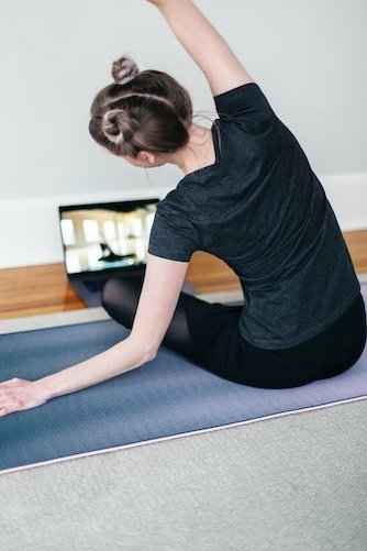 600653595_GirlHomeWorkout.jpg.f792cfb995f6872ea896c4664622b24d.jpg
