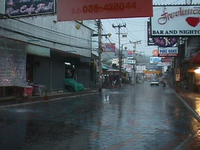 984083961_RaininPattaya.jpg.132dee9de73da02539deb8a412c9e6dc.jpg