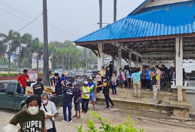 N-Apr-29-02-Heavy-rains-couldnt-stop-peoples-hunger.jpg
