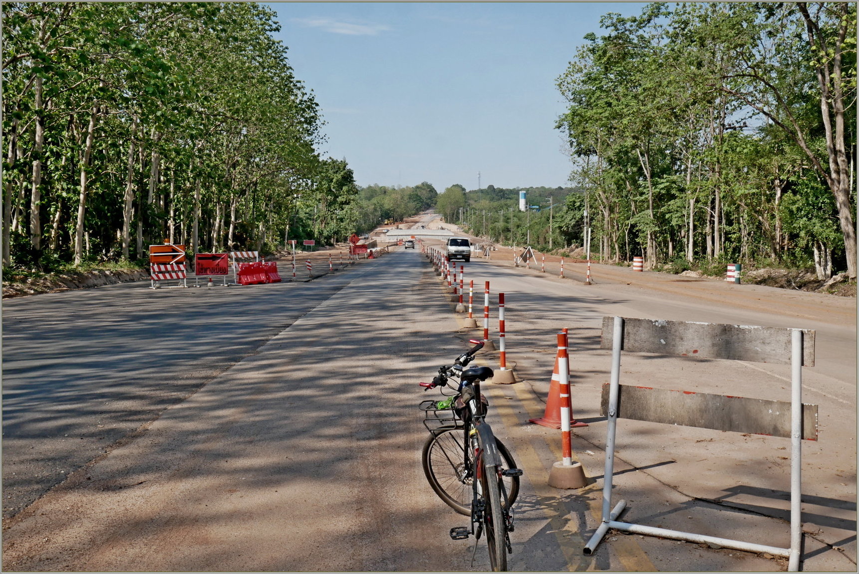 P1090315_road_22_to_Udon.thumb.JPG.810ebff1fa37dab736d85cbb1d38fd08.JPG