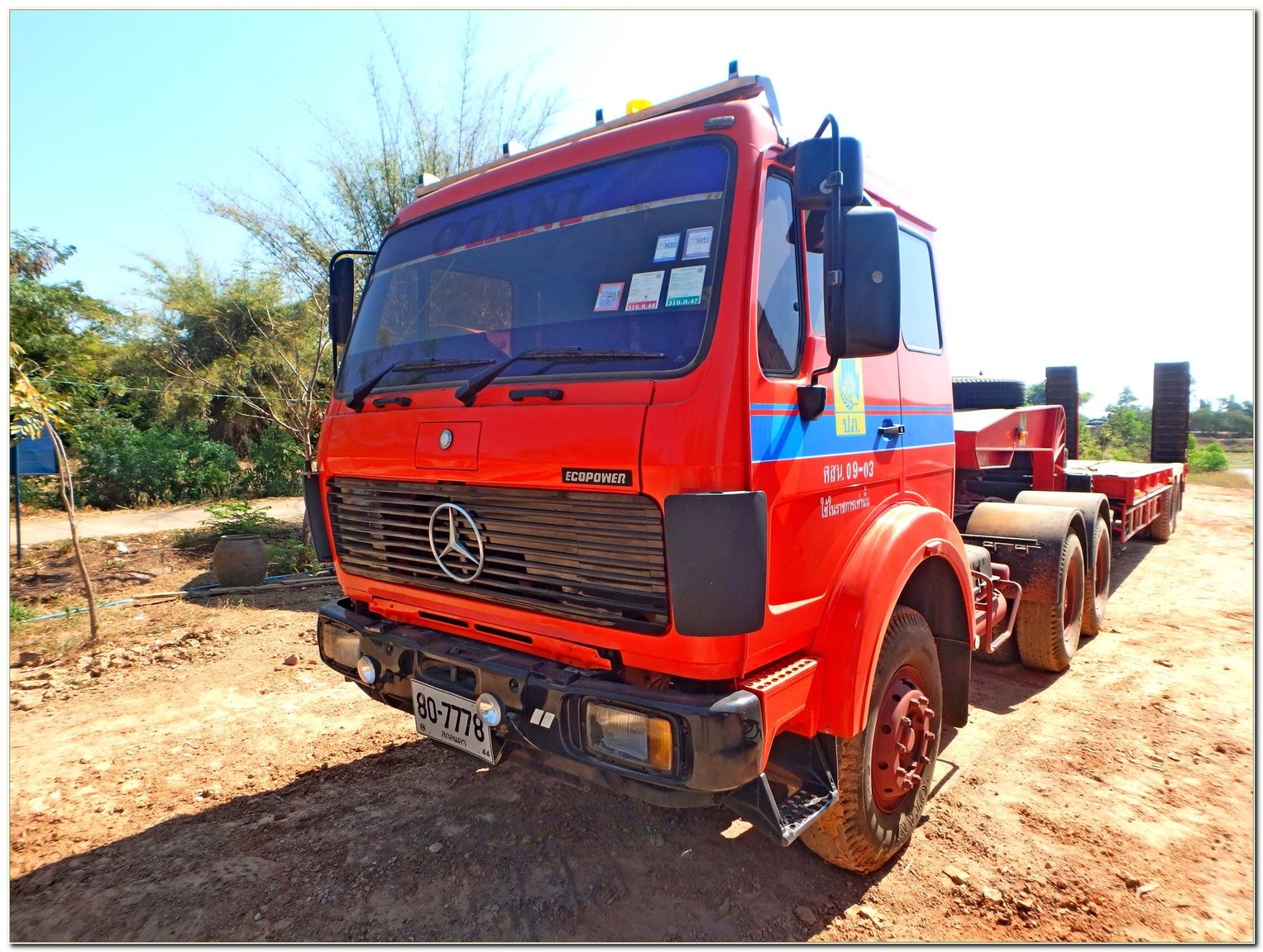 P2190462_rd_2004_truck_MERCEDES.thumb.JPG.9aacadee34887a97821e63db71180bdf.JPG