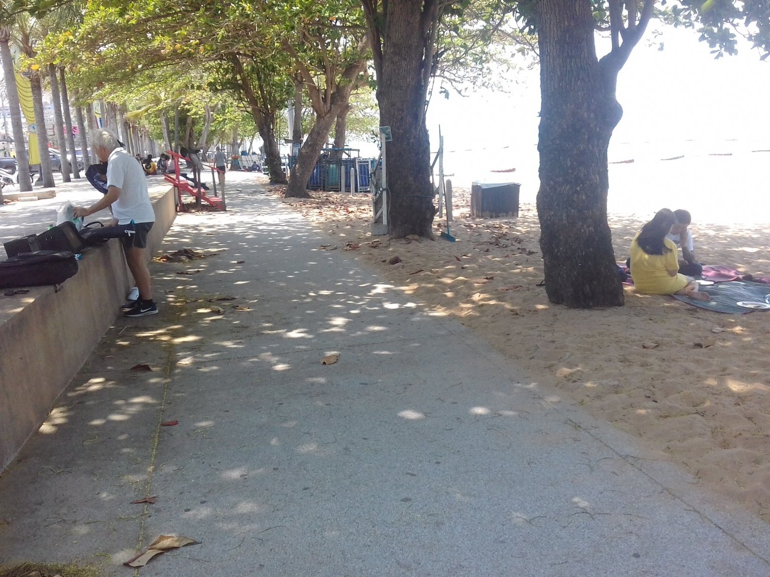beachhuh.thumb.jpg.85449bf724d960fa4ed7c3ebda7455ec.jpg