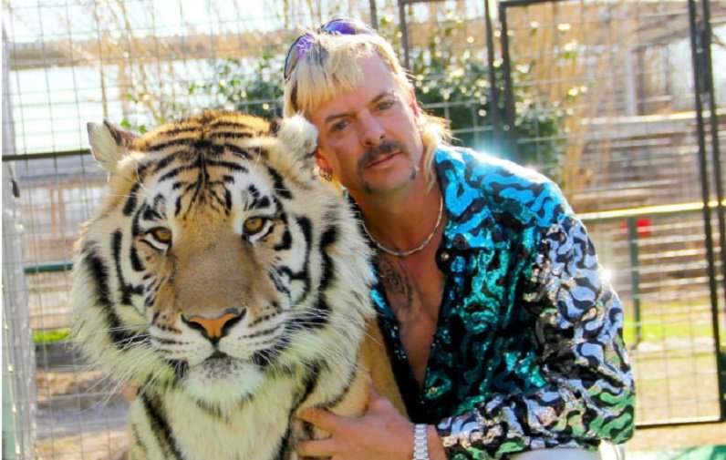 joeexotic-tigerking-2000x1270-1-696x442.jpg