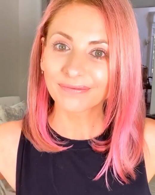 rs_819x1024-200428134458-634-sarah-michelle-gellar-pink-hair.jpg