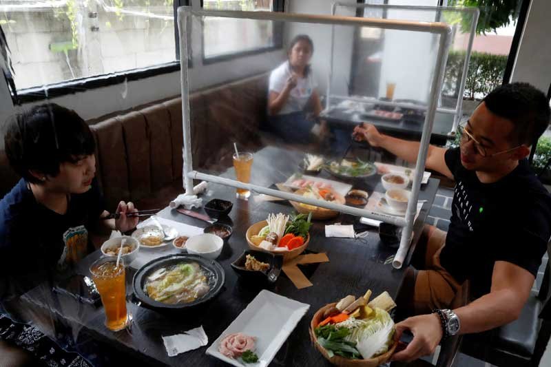 2020-05-04T160800Z_1_LYNXMPEG431F8_RTROPTP_4_HEALTH-CORONAVIRUS-THAILAND-RESTAURANT.JPG