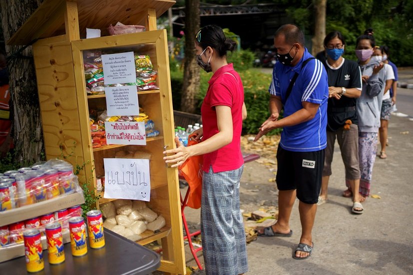 2020-05-12T100414Z_1_LYNXMPEG4B0PC_RTROPTP_4_HEALTH-CORONAVIRUS-THAILAND-FOOD-PANTRY.JPG