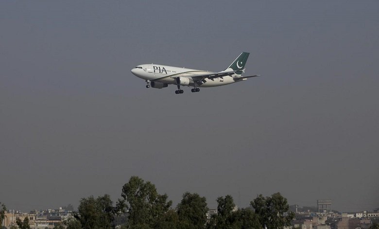 2020-05-22T111959Z_1_LYNXMPEG4L116_RTROPTP_4_PAKISTAN-AIRPLANE-CRASH.JPG