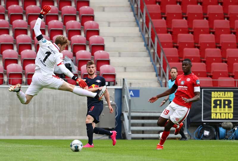 2020-05-24T160224Z_1_LYNXMPEG4N0FW_RTROPTP_4_SOCCER-GERMANY-MAI-RBL-REPORT.JPG