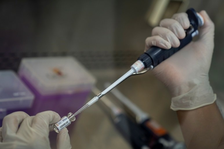 2020-05-25T133032Z_1_LYNXMPEG4O0X4_RTROPTP_4_HEALTH-CORONAVIRUS-THAILAND-VACCINE.JPG