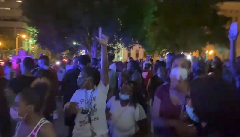 2020-05-29T163251Z_1_LYNXMPEG4S1RC_RTROPTP_4_LOUISVILLE-PROTESTS-SHOOTING.JPG