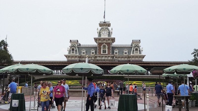 2020-05-30T040657Z_1_LYNXMPEG4T05A_RTROPTP_4_FLORIDA-SHOOTING-DISNEY.JPG