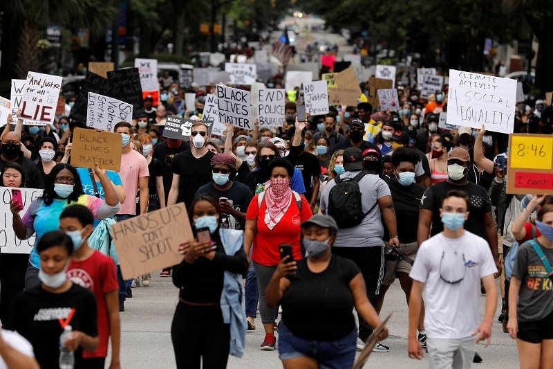 2020-05-31T001403Z_1_LYNXMPEG4U000_RTROPTP_4_MINNEAPOLIS-POLICE-PROTESTS-COLUMBIA.JPG