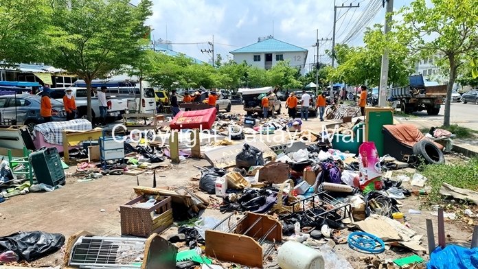 N-May-14-03-Na-Jomtien-stinky-waste-cleaned-pic-1.jpg