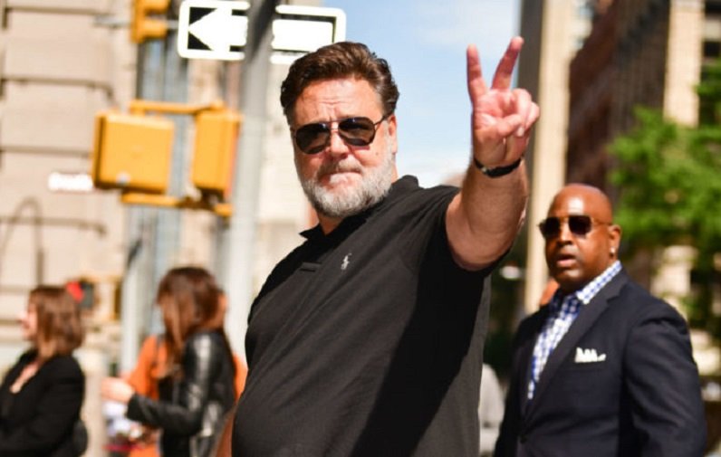 Russell-Crowe-1-696x442.jpg