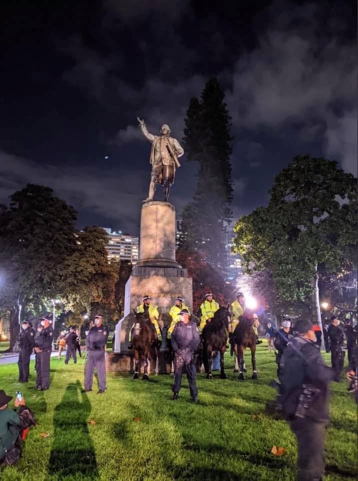 1773489185_captaincookstatue.jpg.5ec281e724362ebde54a3c650e4aae5f.jpg